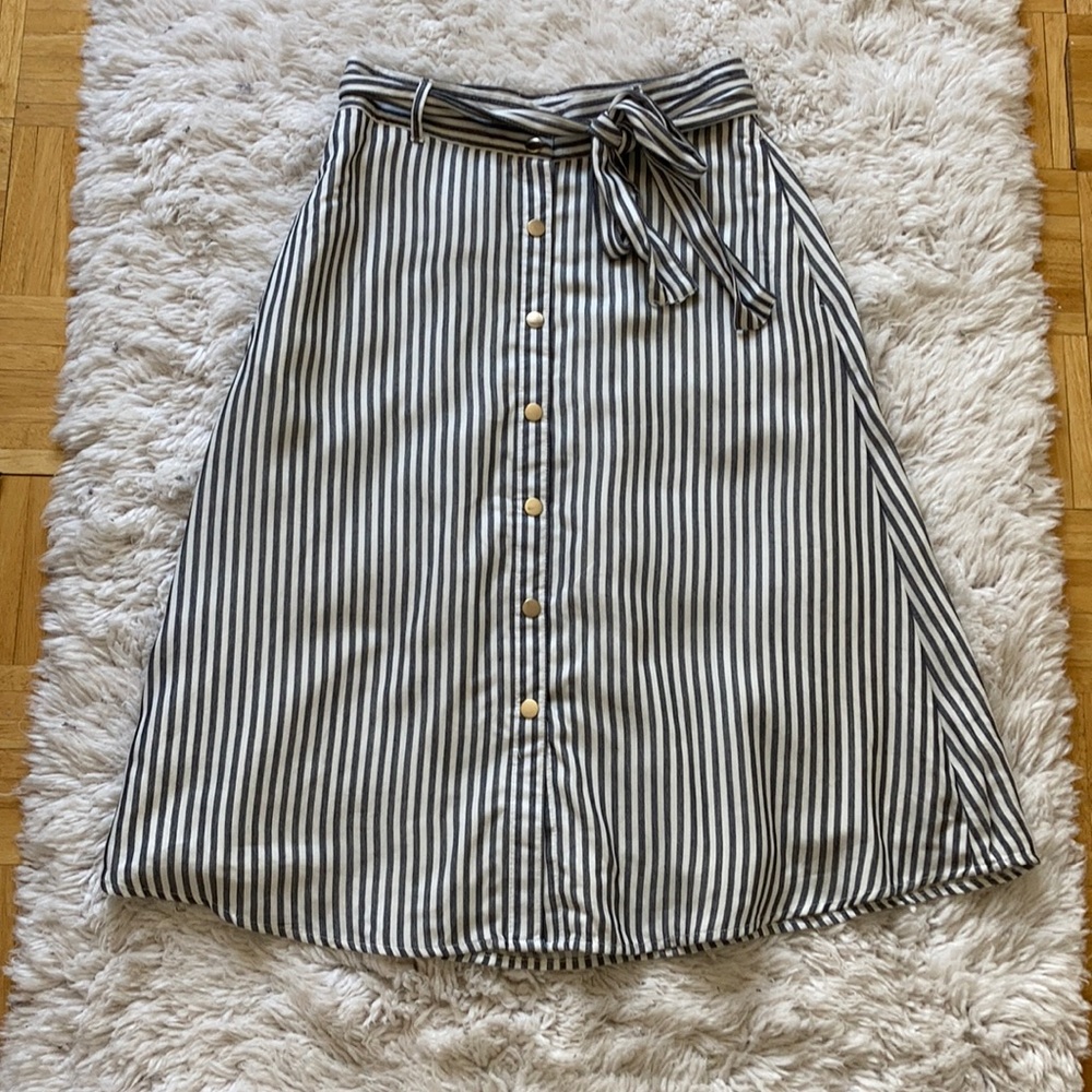LOFT gray and white striped midi skirt